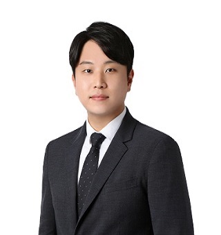 김용원 변호사(상반신).jpg